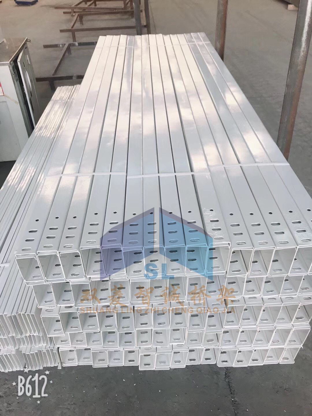 白色防火槽式桥架